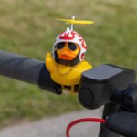 Canard en caoutchouc noir – Image 3